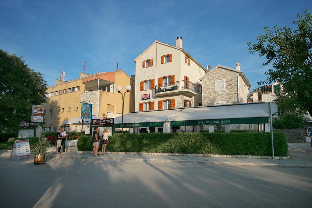 Hotel Trogir Bagian luar foto