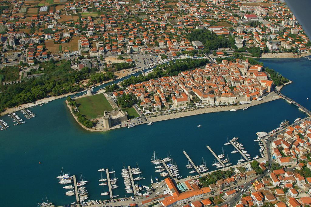 Hotel Trogir Bagian luar foto