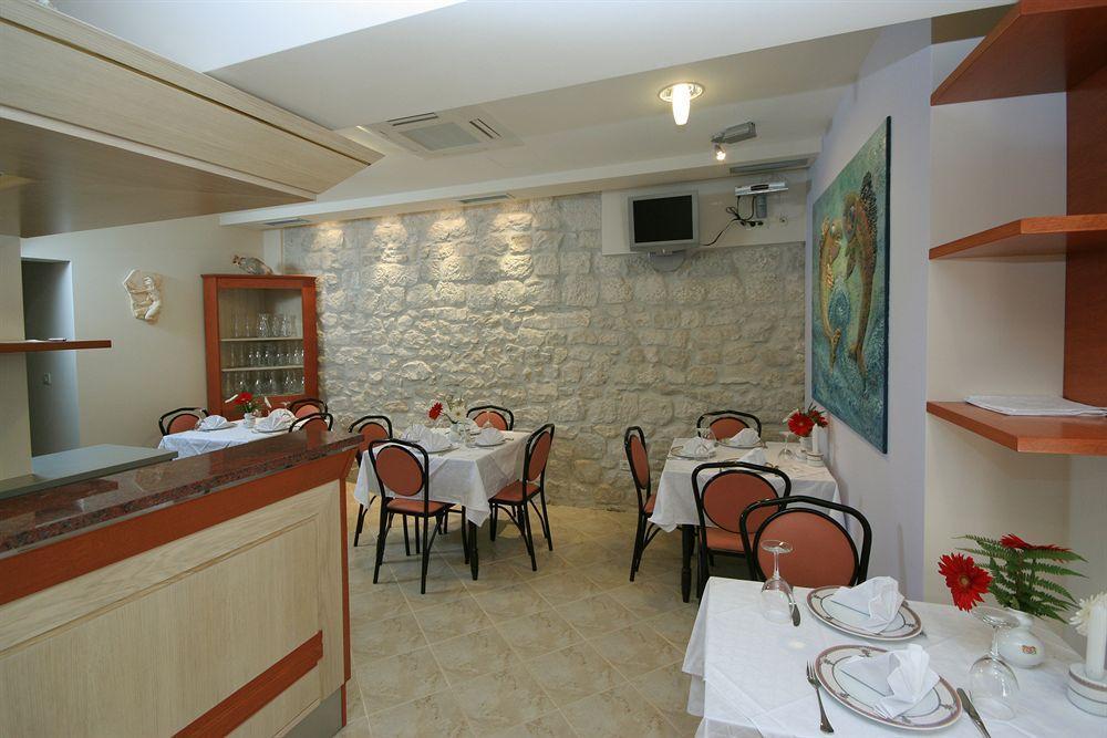 Hotel Trogir Bagian luar foto