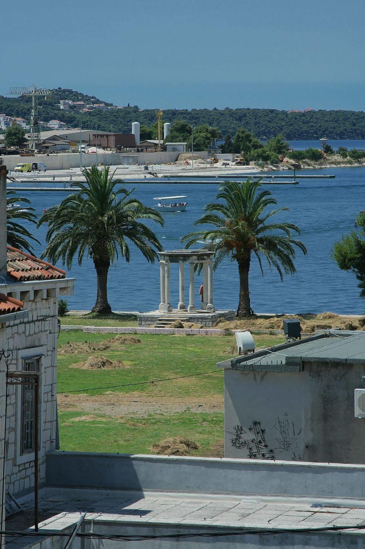 Hotel Trogir Bagian luar foto