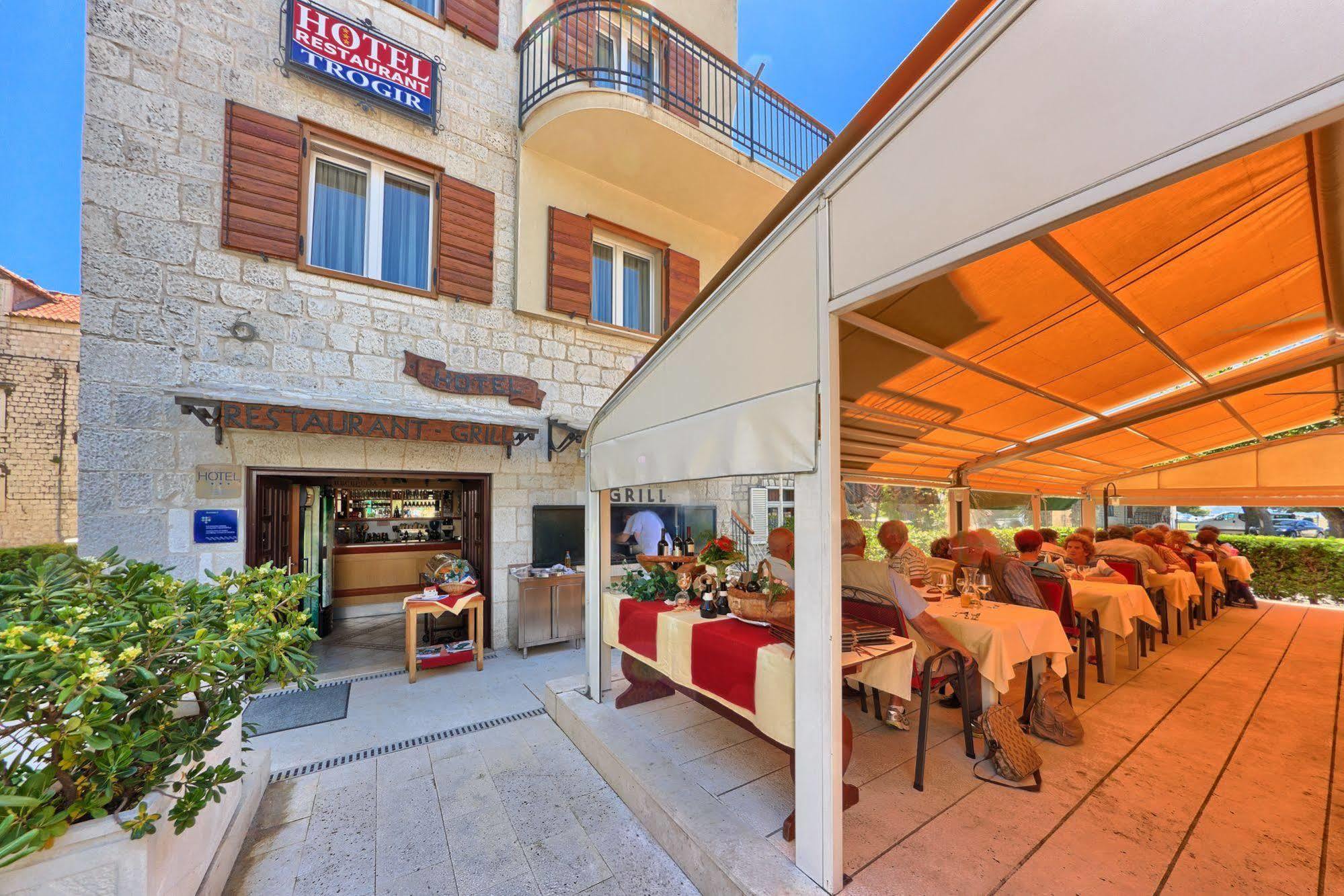 Hotel Trogir Bagian luar foto