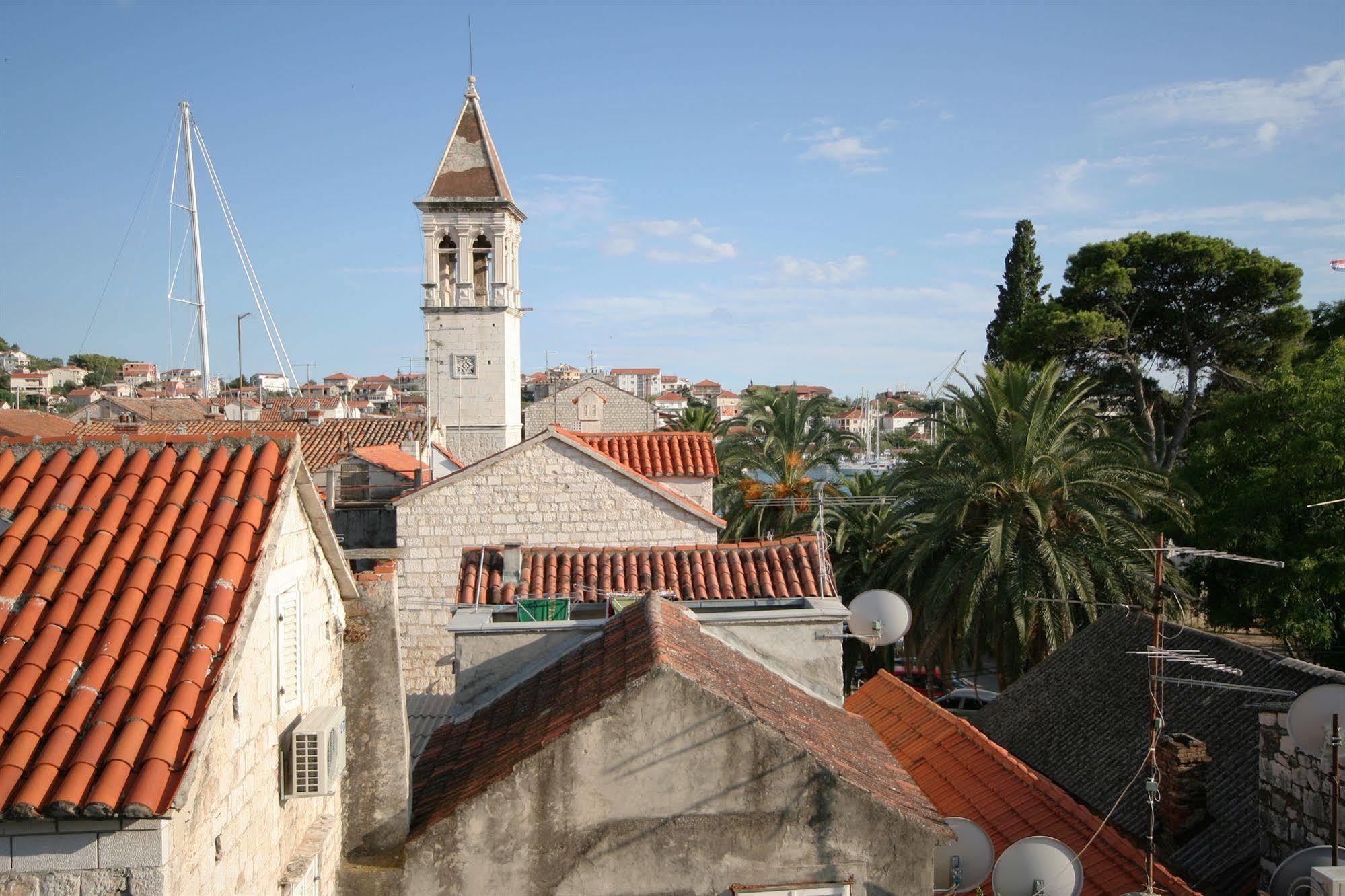 Hotel Trogir Bagian luar foto